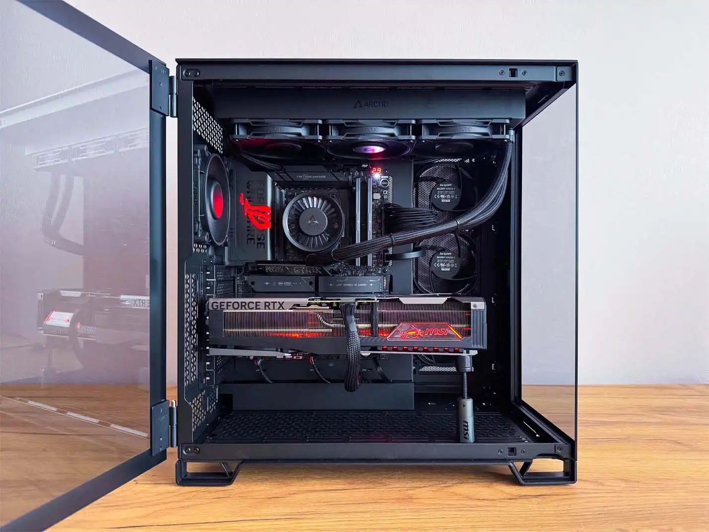 čierny počítač na mieru s červeným RGB
